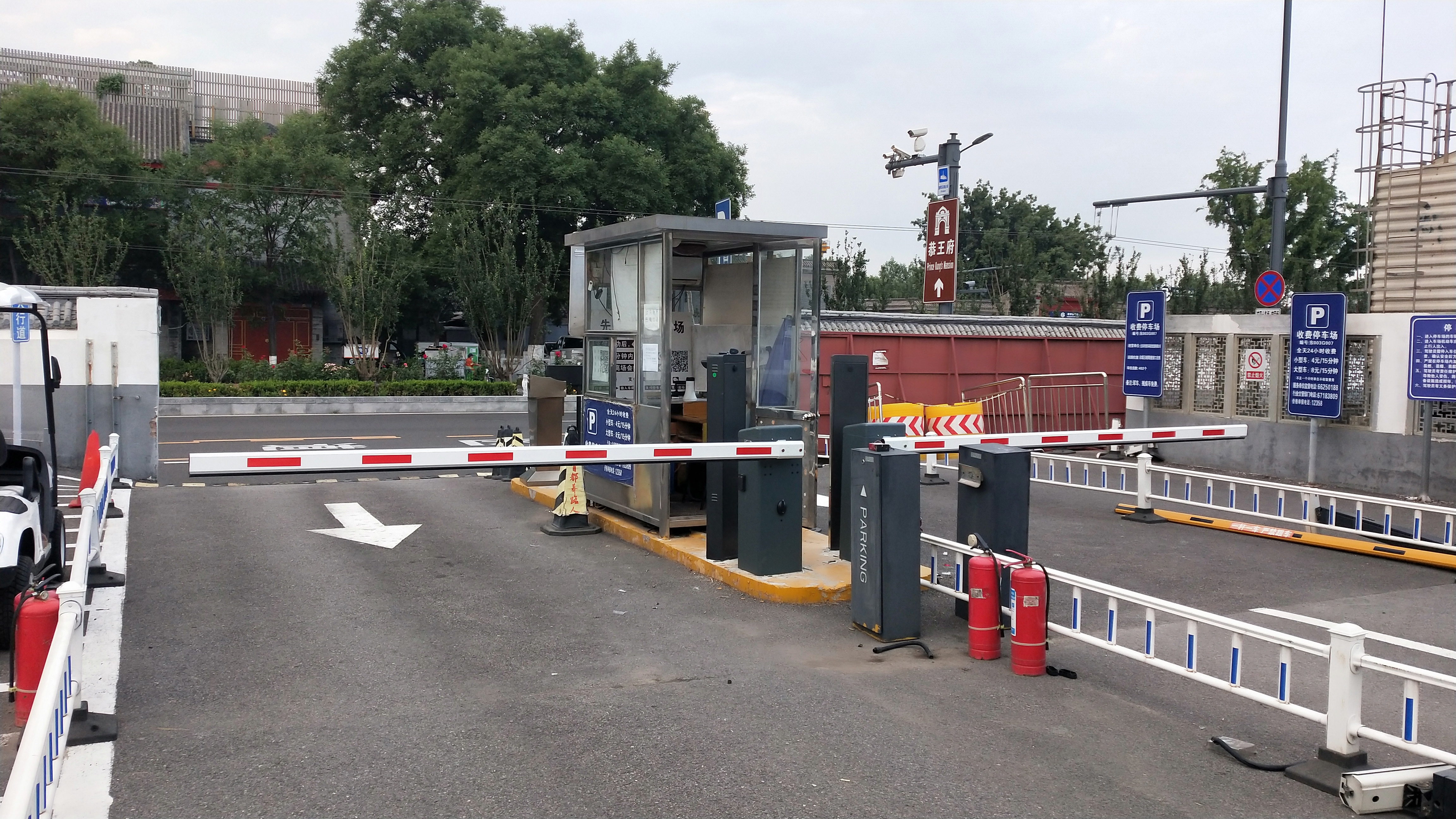 東城區-鼓樓大街自助停車通道機設備.jpg