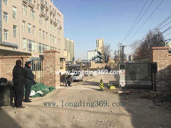 豐臺小區大門出口電動伸縮門