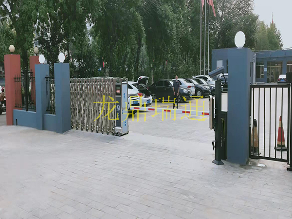 房山區不銹鋼電動伸縮門：某單位出入口