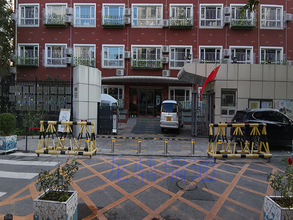 北京市東城區全自動液壓升降柱：單位出入口