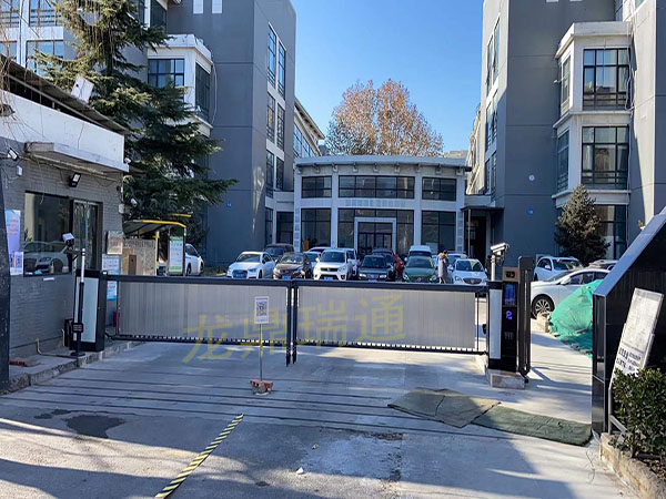 中關村LCD屏車牌識別系統：昌平園科技大廈